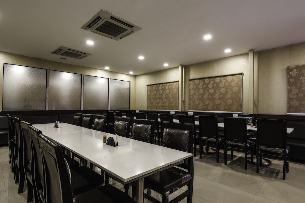 Treebo Trend Hotel Jp Plaza Nampally Hyderabad Ngoại thất bức ảnh