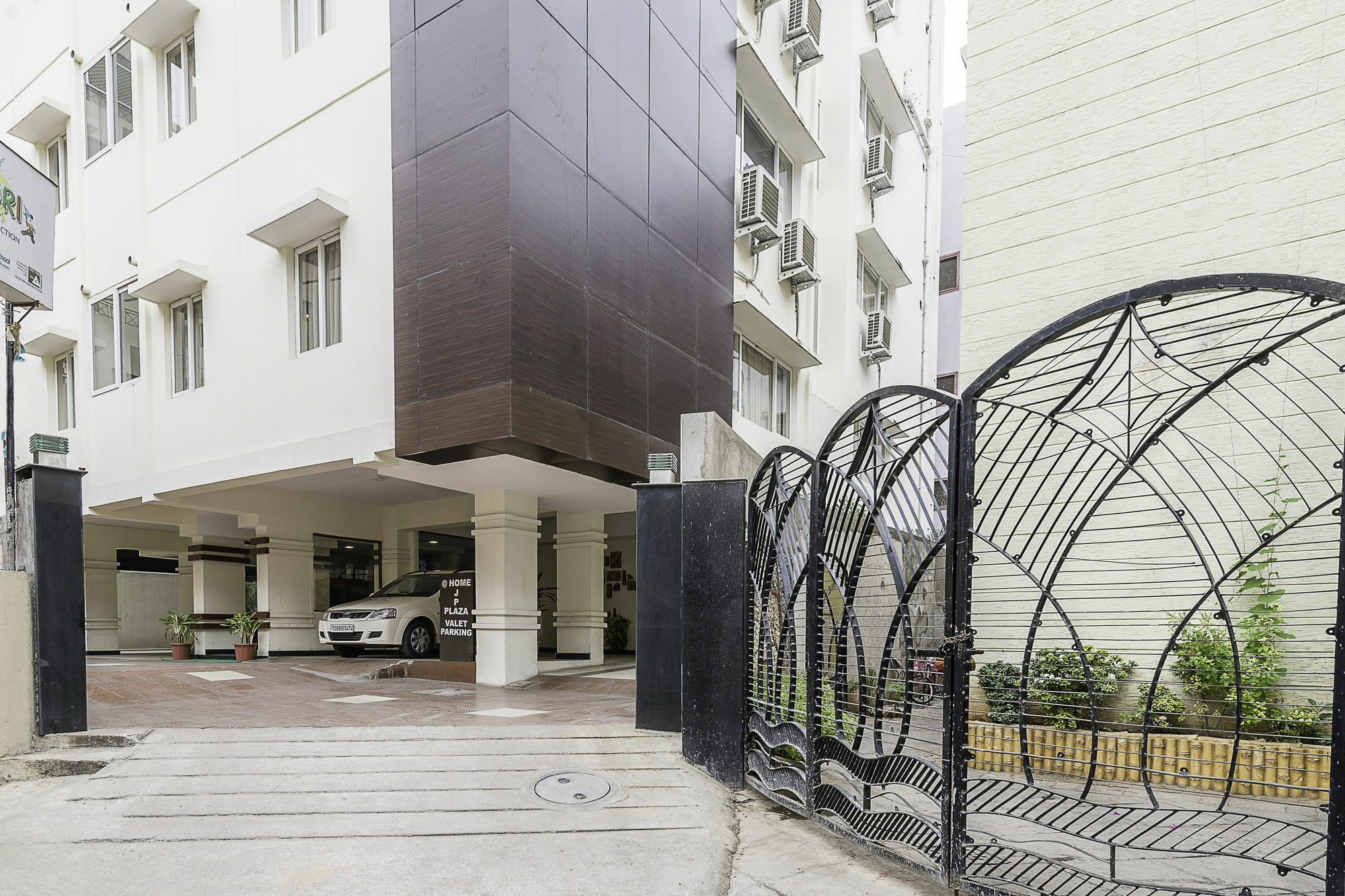 Treebo Trend Hotel Jp Plaza Nampally Hyderabad Ngoại thất bức ảnh