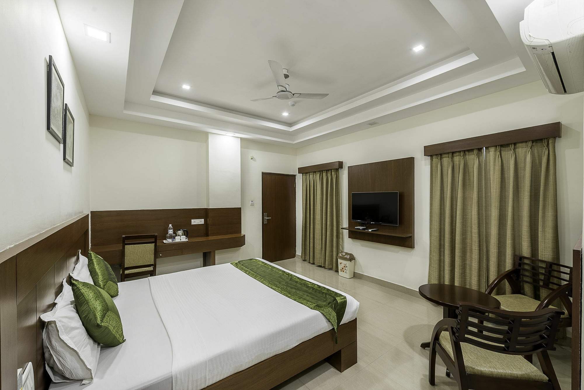 Treebo Trend Hotel Jp Plaza Nampally Hyderabad Ngoại thất bức ảnh