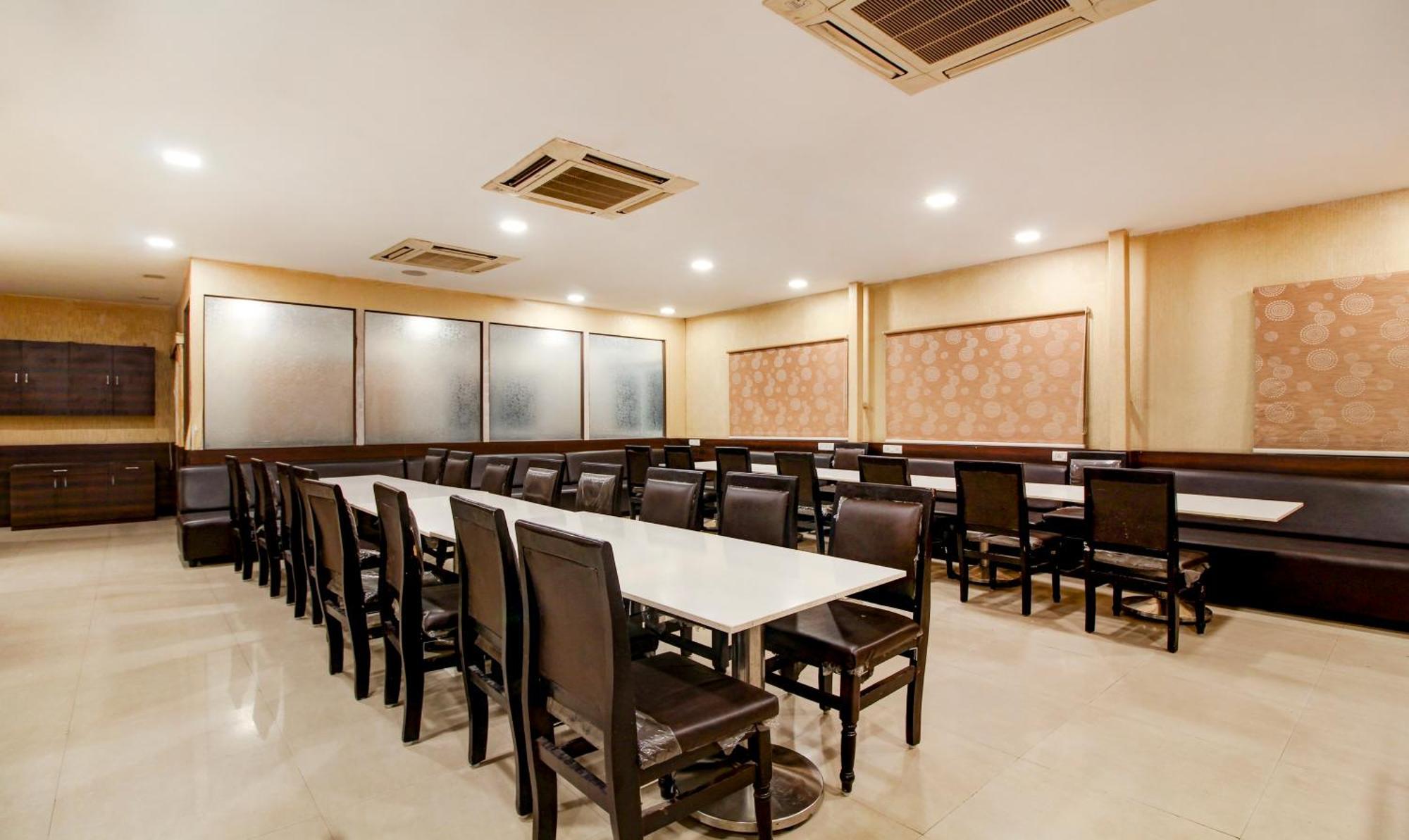 Treebo Trend Hotel Jp Plaza Nampally Hyderabad Ngoại thất bức ảnh